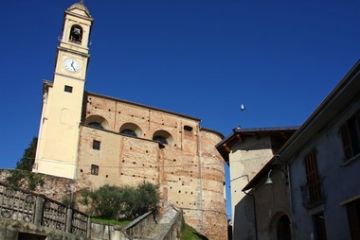La chiesa in cima al colle (foto di Alessandro Vecchi - 2010)